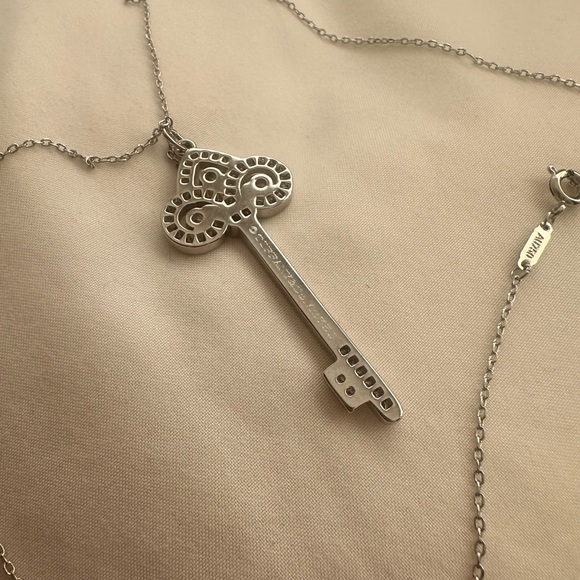 TIFFANY INSPIRED Silver Key Pendant Necklace - Picture 3 of 10